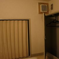 布団の上から入口を見た図