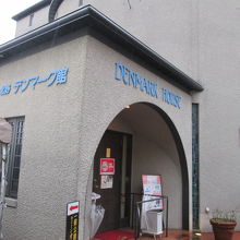 ウィーンオーストリア館の横です。