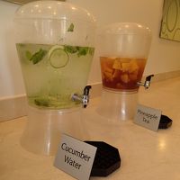 無料のコーヒーのほか、アップルティーと、胡瓜水も