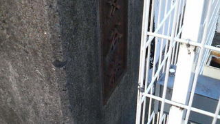 恵比寿駅のそばの柵に囲まれた哀愁漂う橋