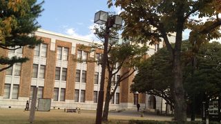 斬新なデザインの建物でした