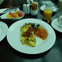 朝食。種類も多く美味しいがコーヒーがまずい。