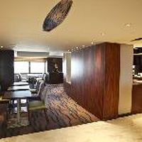 広くて快適なクラブラウンジ