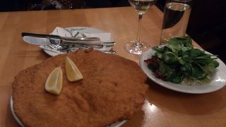 名物シュニッツェルを堪能