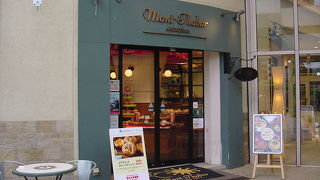 テラス席で食べるのも快適です