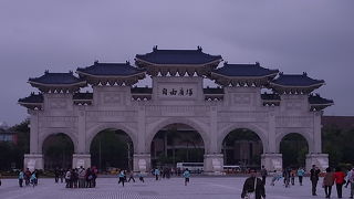 めちゃくちゃでかい門