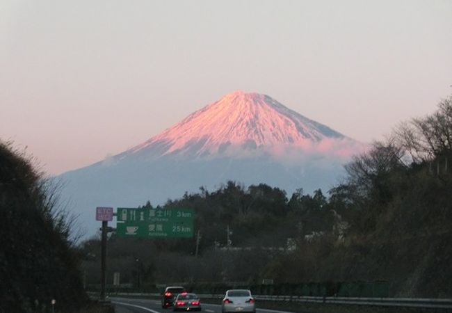 いつ観ても富士山の雄姿　　　夕焼けフジの始まりです。