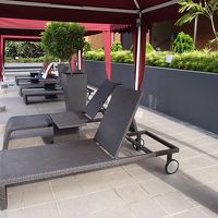 プールサイドでのんびりできます。