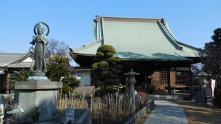 武州金澤に整然とたたずむ古刹