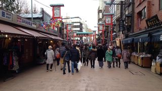 衣料品が多い 伝法院通り