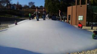 ふわふわドームと長いローラー滑り台