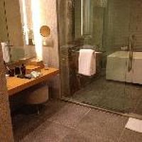 きれいで広いバスルーム