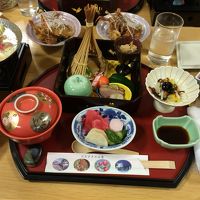 夕食です。これの他にもまだまだ来ました。