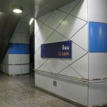 シーロム駅
