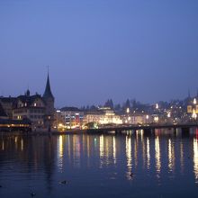 右奥にあるのが教会