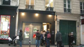 地元の人が並んでます