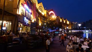 予約必須、リバーサイドの席おすすめ！