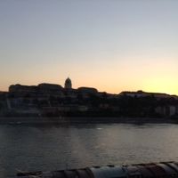 窓からの景色。ブダ側の王宮がよく見えます