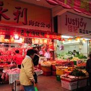 （香港）真ん中をトラムが走る面白い市場！