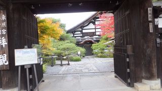 蹴上駅から南禅寺へ　トンネルを抜ければ　金地院