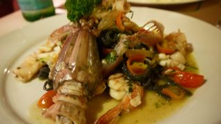 雰囲気抜群の路地裏のお店