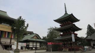 大本堂の右手にある