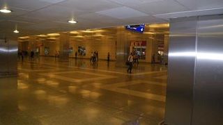 地下のスーパーマーケット