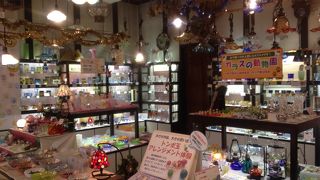 硝子の彫刻体験ができる