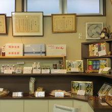 土産用うどん、つゆなどを販売している