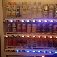 コンビニが2階にありますが、自販機コーナーも有。