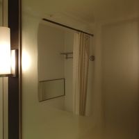 洗面の鏡は、入浴時も中央が曇らない仕様です。