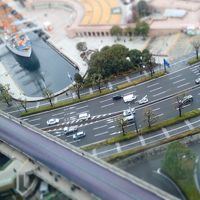 窓から直下を望む。