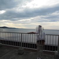 夕日が臨めるバルコニーにて