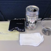 エコノミー席、飲み物サービスから開始