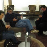 24時間飲み放題のドリンクはロビーで飲める．