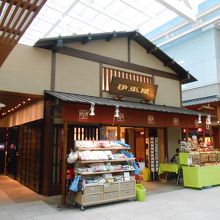 ４F　ショップもたくさんあります♪