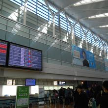 年末の羽田空港は大混雑〜