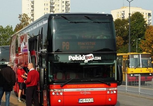 私営バス『Polskibus』ワルシャワ北部の拠点 メトロ ムォチニ バスターミナルへの便