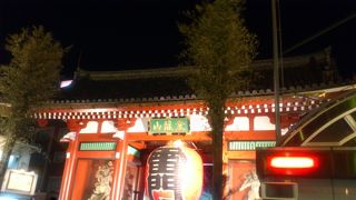 浅草のランドマークといった風情です。