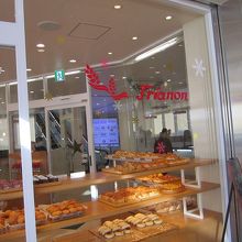 トリアノン・イーサイト店