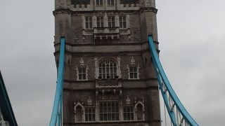 車道部分が狭くて、結構混んでいます