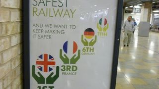 ファーストだと軽食付きになります。