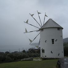 風車、フォトスポットも教えてもらえます、雨で残念