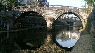 柳や鯉で風情がある