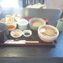 刺身と五穀米付きの日替わり定食1000円