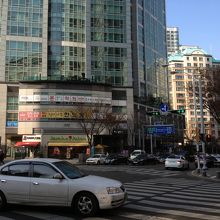 もう少し先のここを右折。^^