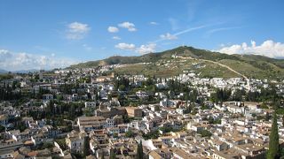 グラナダにある丘陵の地区