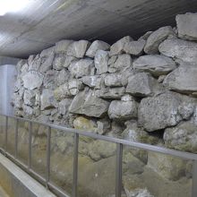 福岡市地下鉄工事で発見された「福岡城濠石垣」
