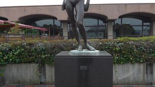 福岡市美術館は大濠公園にあります