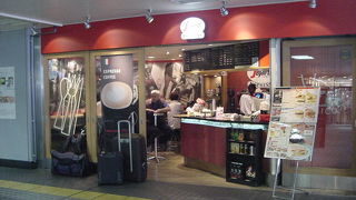 オープンスタイルのカフェです